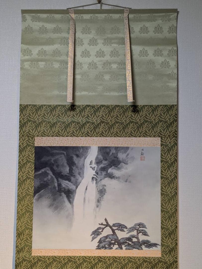 【真作】【複製】掛軸　横山大観　工芸画　飛泉　滝図　幽玄なる滝景の図　箱入　V7