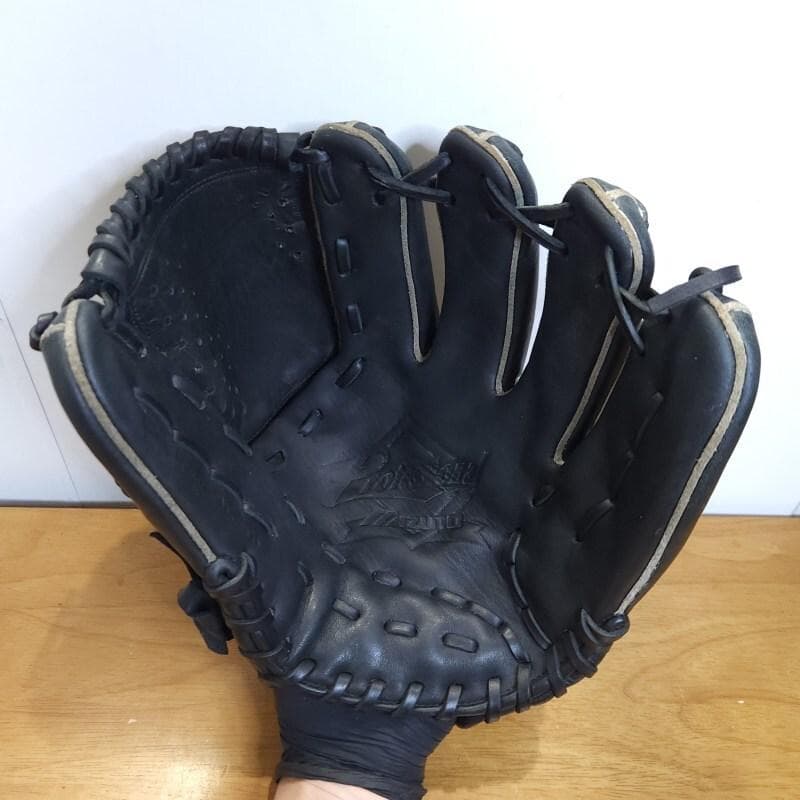 ミズノ MIZUNO 斎藤佑樹モデル 人気商品 レア 投手用 軟式グローブ