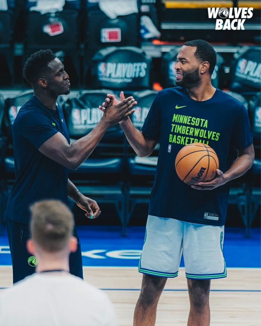 ナイキティンバーウルブズ NBA 選手支給品プラクティスロングTシャツMサイズ