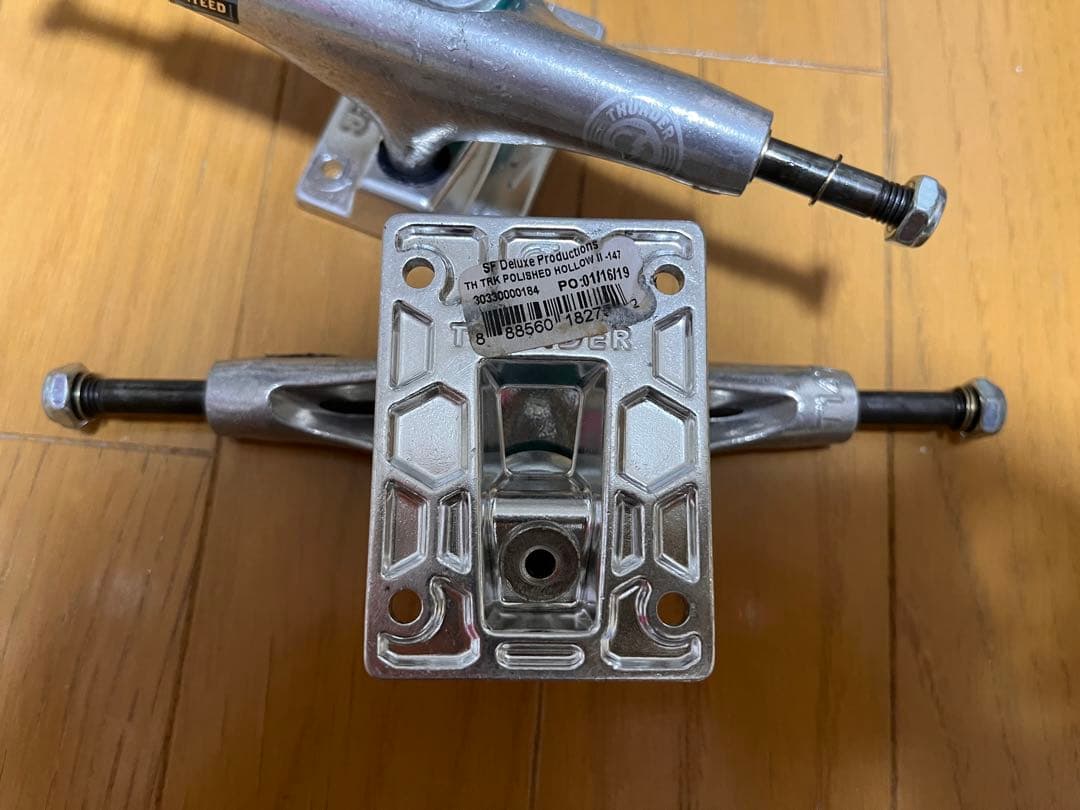 サンダートラック 147THUNDER LIGHTS スケートボード　スケボー