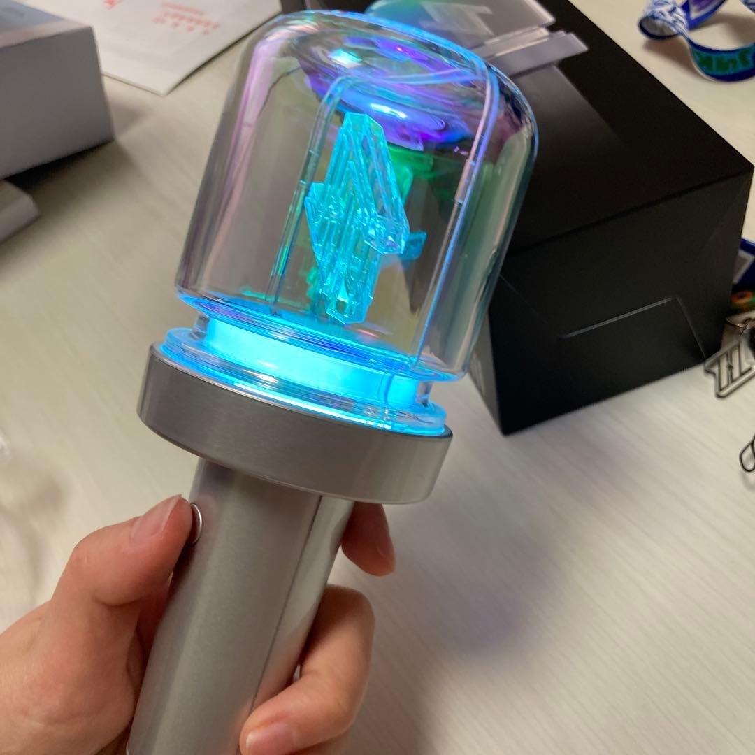 JO1 OFFICIAL LIGHT STICK Ver.1、2とストラップ