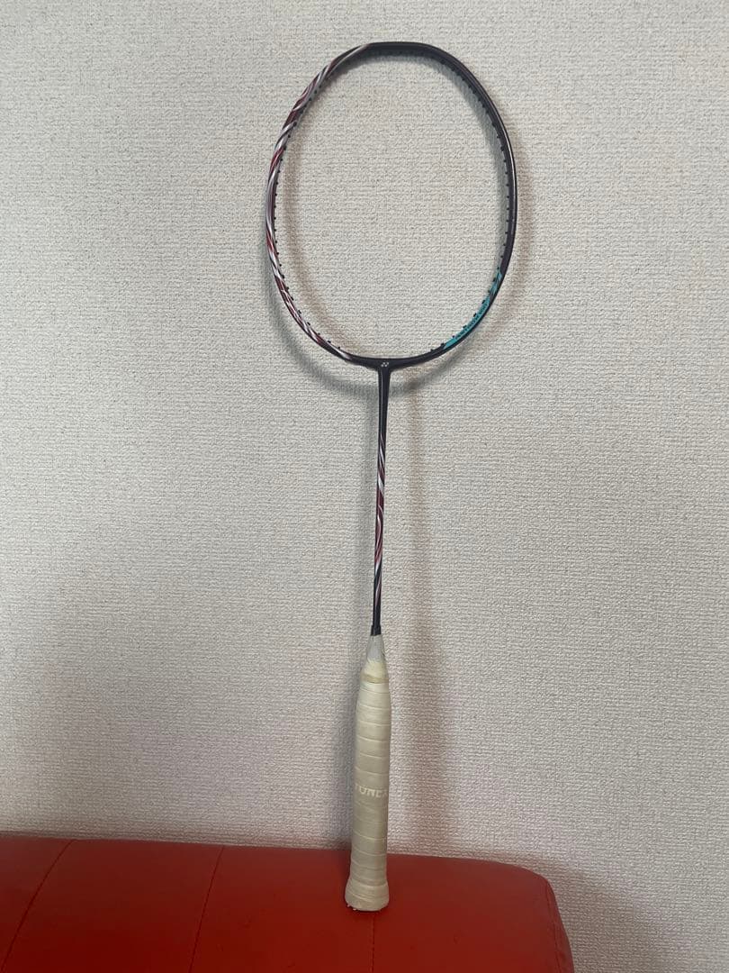 YONEX　アストロクス100ZZ　4UG5