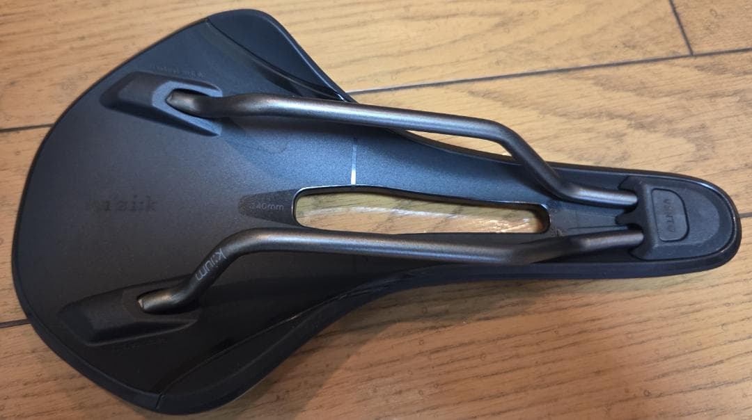 新品 Fizik VENTO 　（フィジーク）
