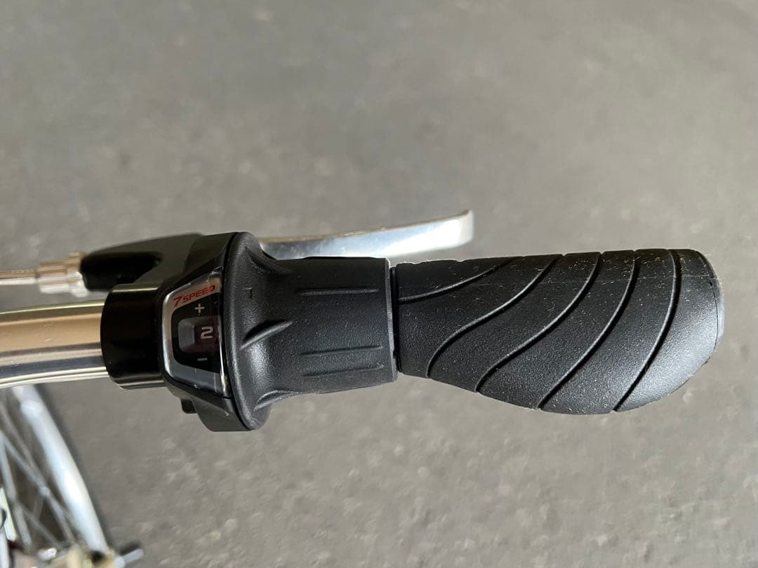 クロスバイク　数キロ試乗のみの新品同様の極上美車