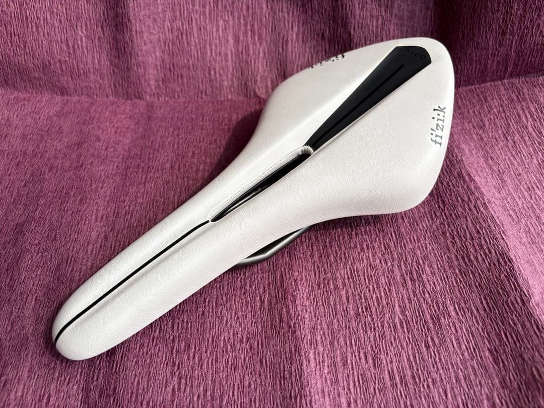 フィジーク サドル fi’zi:k ARIONE R3 OPEN kiumレール