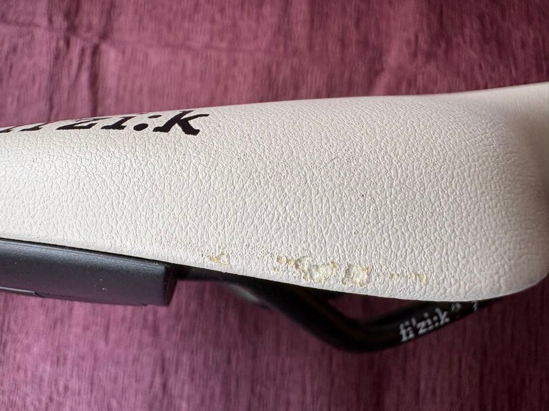 フィジーク サドル fi’zi:k ARIONE R3 OPEN kiumレール