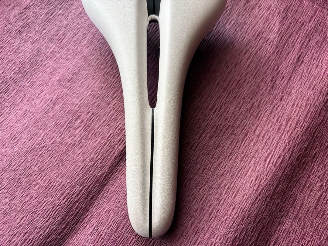 フィジーク サドル fi’zi:k ARIONE R3 OPEN kiumレール