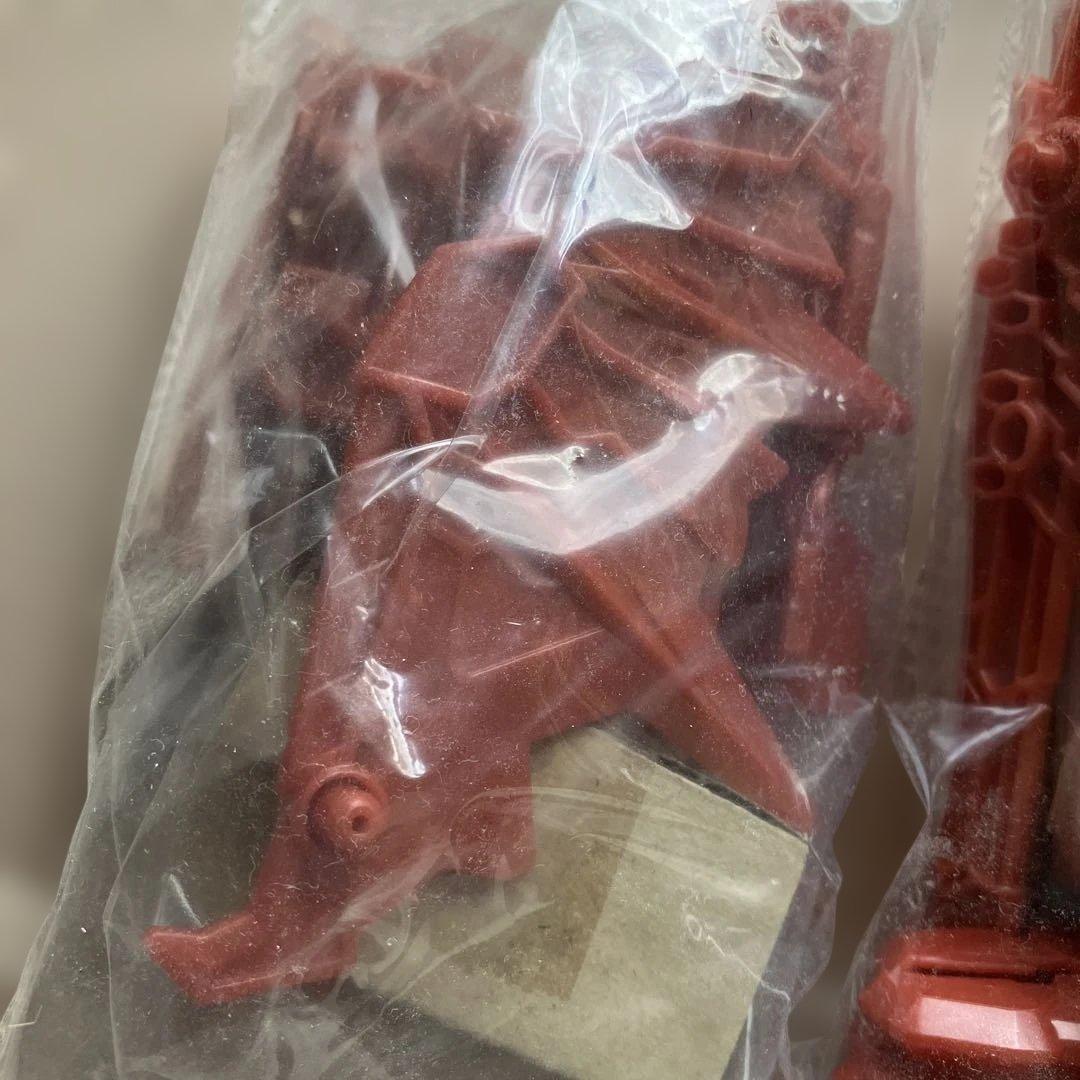 ★33 新幹線変形ロボ　シンカリオン 紅武器セット　非売品