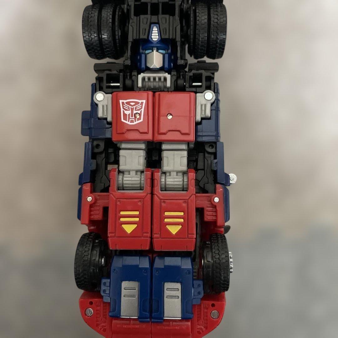 トランスフォーマー VOLVO VNR オプティマスプライム
