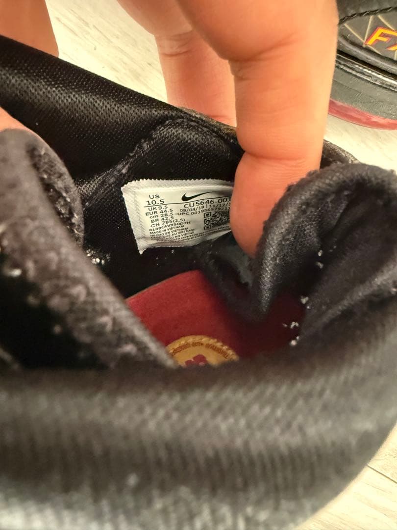 Nike バスケットボールシューズ 黒/赤 FAIRFAX