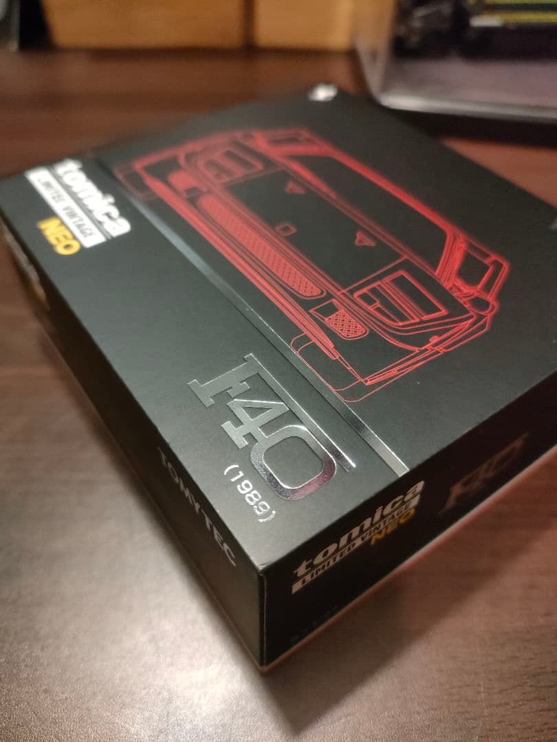 トミカ リミテッドヴィンテージネオ F40 1/64