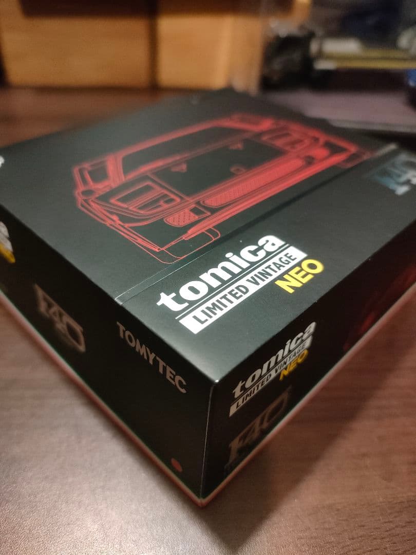 トミカ リミテッドヴィンテージネオ F40 1/64