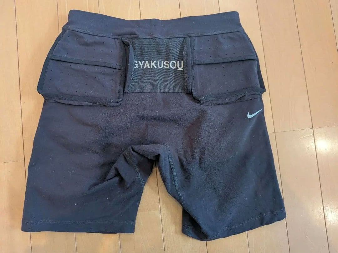パ*ー様 nike gyakusou ユーティリティタイツ ランニングショーツ