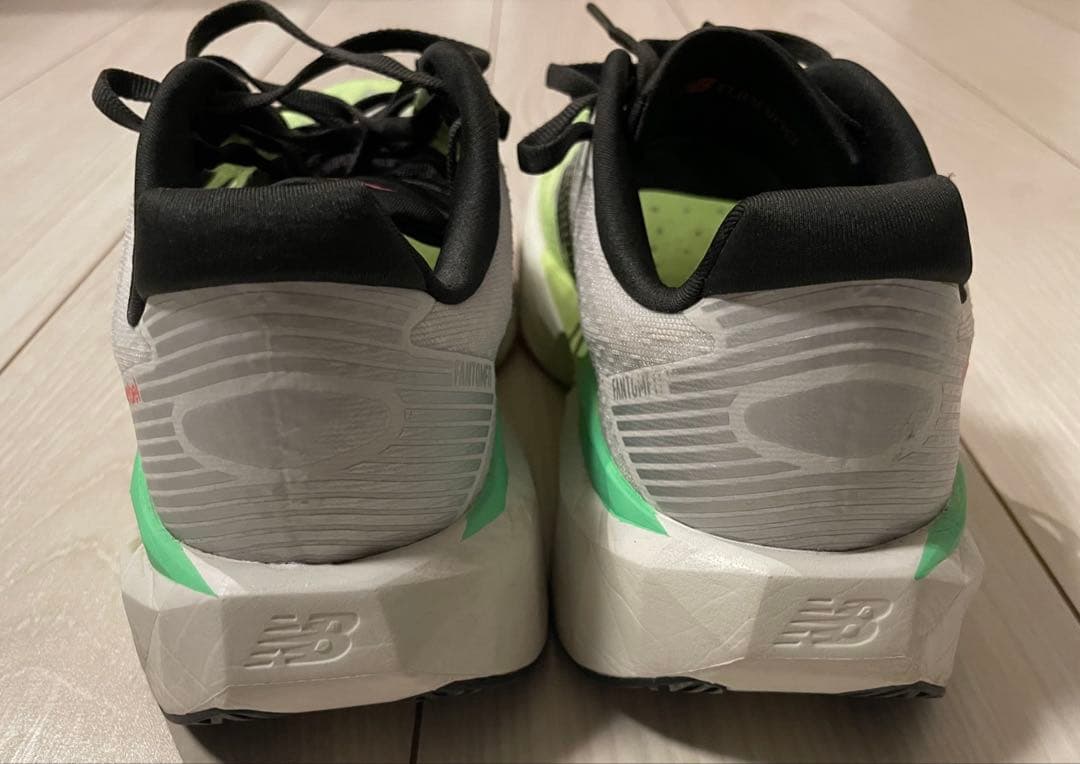 New balance フューエルセルレベルv5　25.5cm