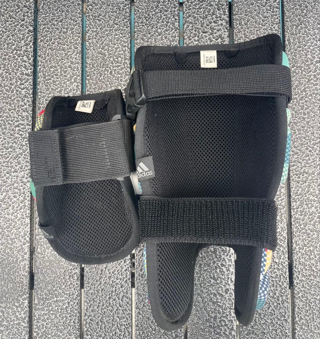adidas フット、エルボーガードセット　 カラフルデザイン
