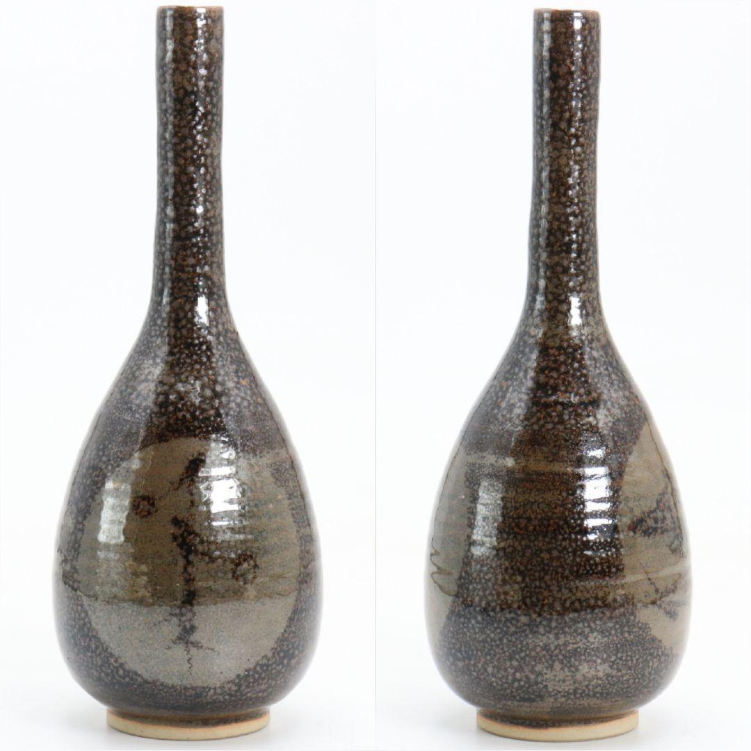 十代 大樋長左衛門(年朗)作 天目釉 魚文花入 花瓶 花器　AB844　DD