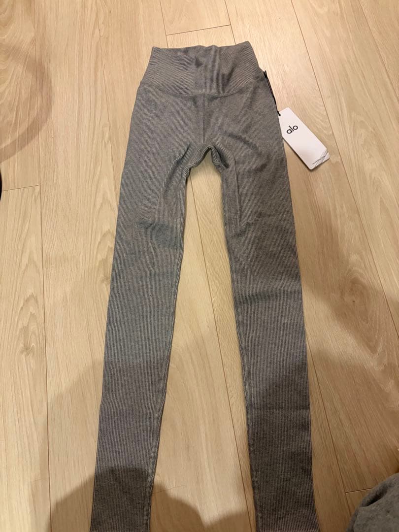 alo yoga レギンス　新品未使用　XS