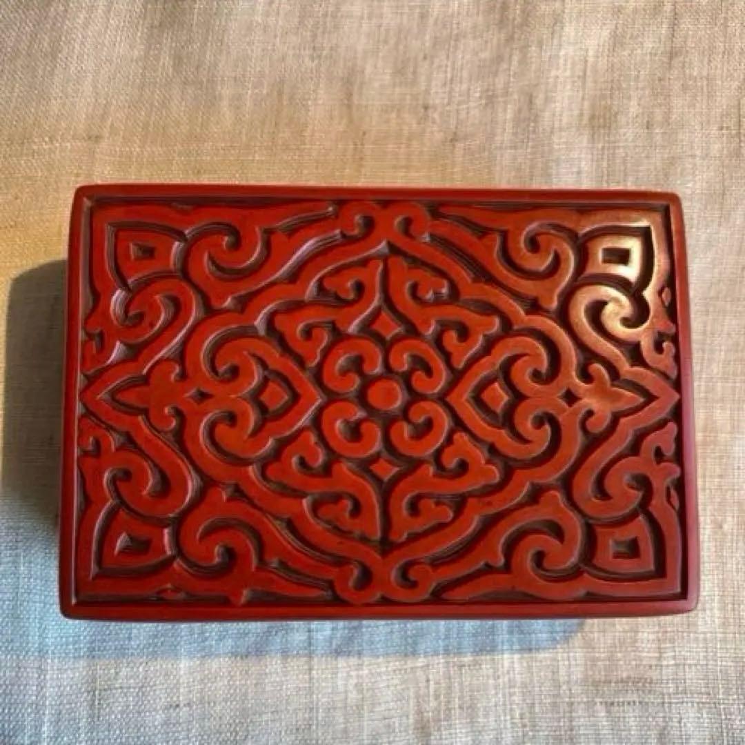 最終】赤漆小箱 重彫漆刻細工 漆箱 北京 紫禁城工芸品 シノワズリ 時代物