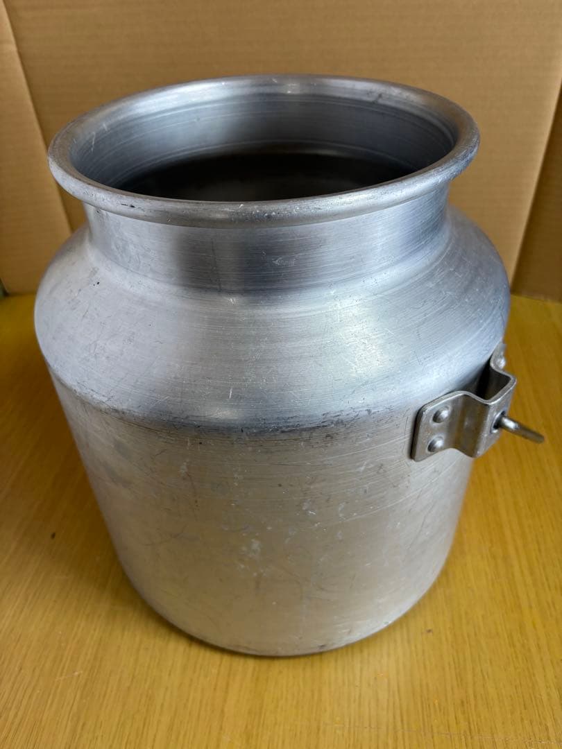 昭和レトロ　ミルク缶　アンティーク・オブジェ（２）