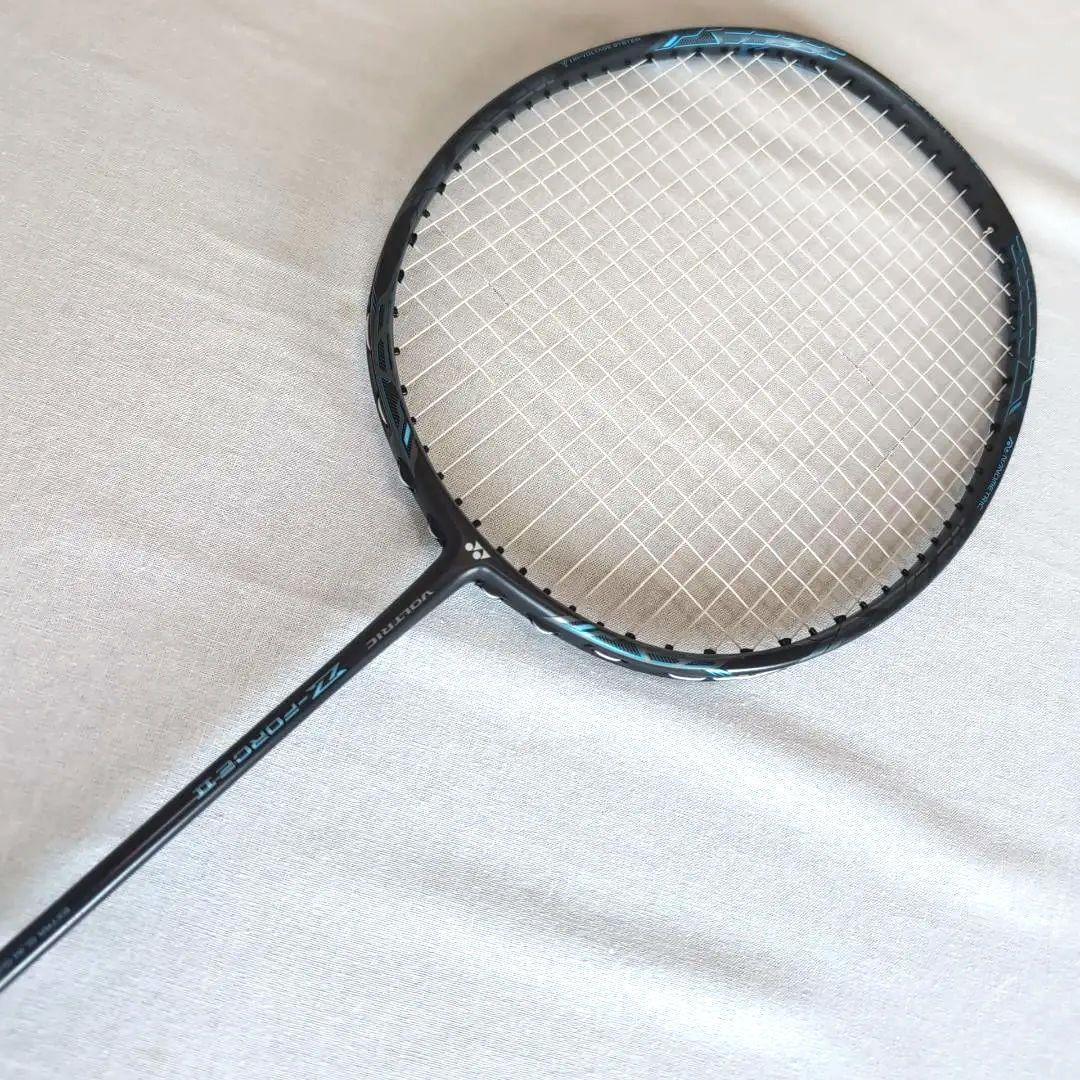 ヨネックス バドミントンラケット　ボルトリックＺフォース2 4UG5 33A