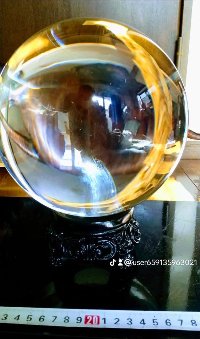 超綺麗&超豪華.巨大.龍入り水晶玉の置物.直径15センチ位..最高級台座付きます