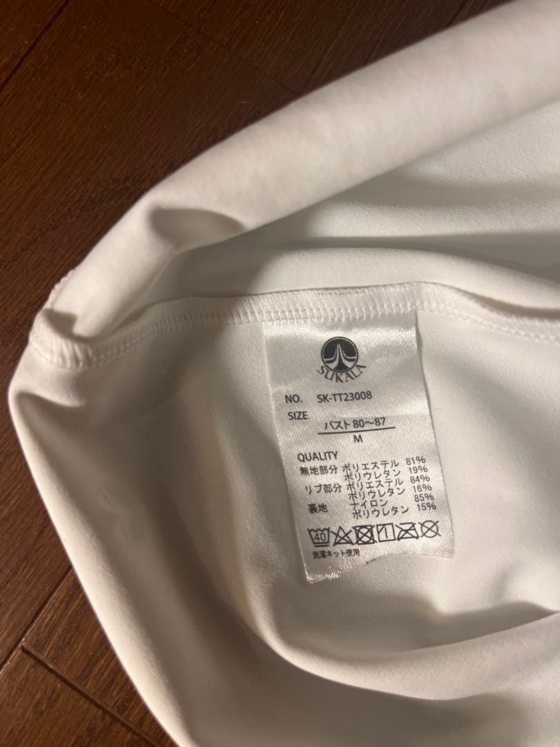 新品未使用SUKALAスカーラ バックフレアタンクMサイズ ホワイト