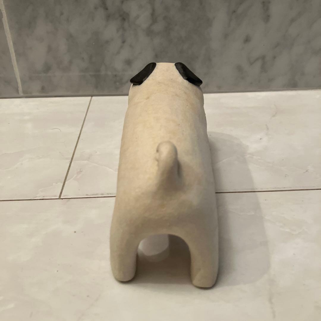 作家さんが手掛けた大きな立体的な瞳が可愛すぎる、ずっしりとした現代アートな陶器