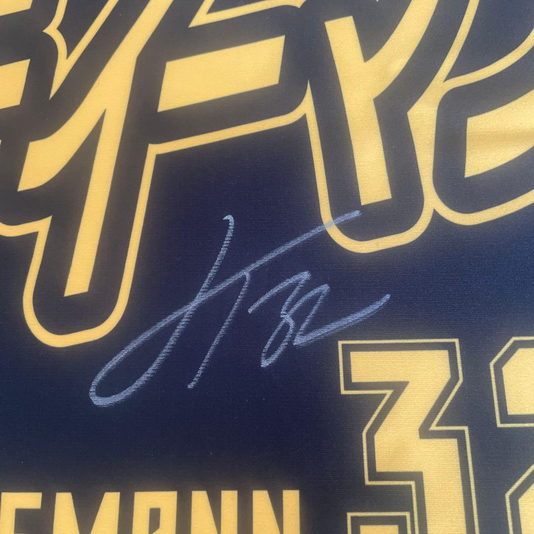 ヨハネスティーマン #32サイン入りタオル