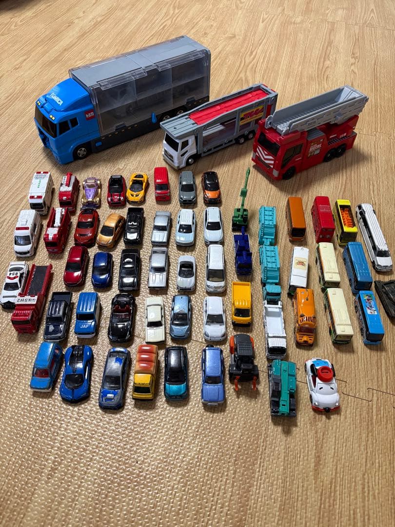 トミカ ミニカー 55台、大型３台セット