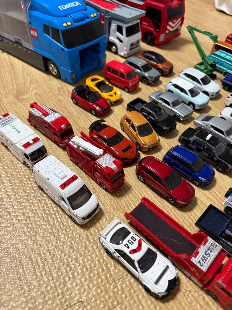 トミカ ミニカー 55台、大型３台セット