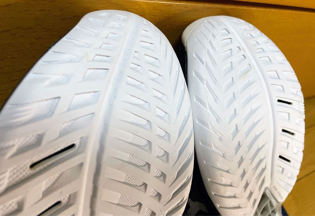 新品アシックスバレーボールシューズ 軽量通気性高クッションスニーカー靴24.5