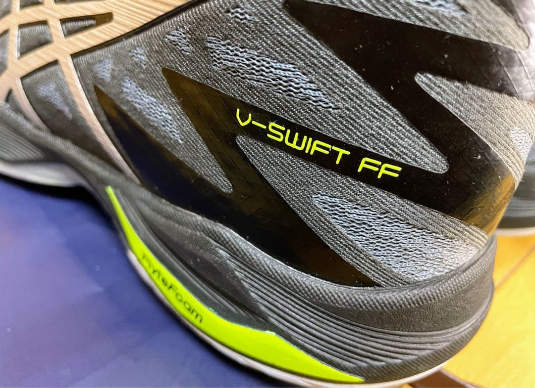 新品アシックスバレーボールシューズ 軽量通気性高クッションスニーカー靴24.5