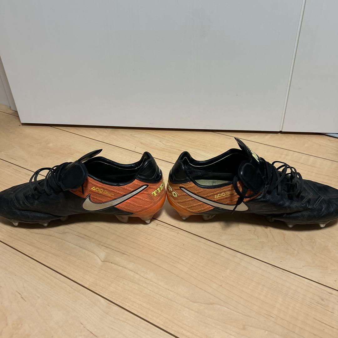 Nike Tiempo サッカーシューズ 黒/オレンジ