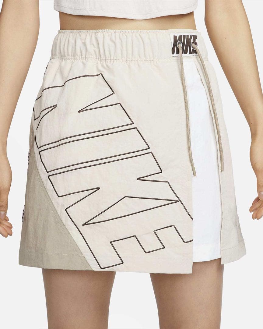 【新品】NIKEトラックスーツ　スカート