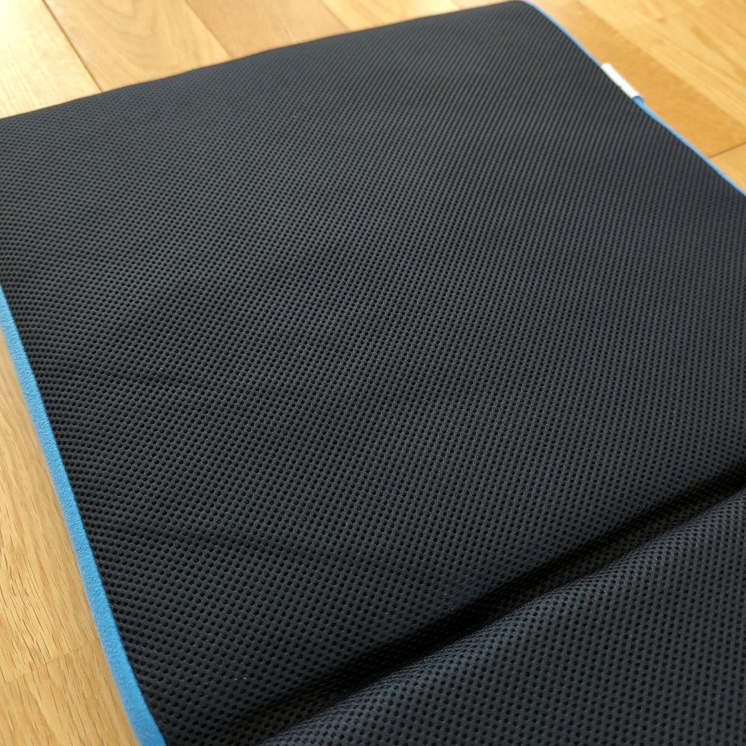 エアウィーブ折りたたみクッション ブラック 青