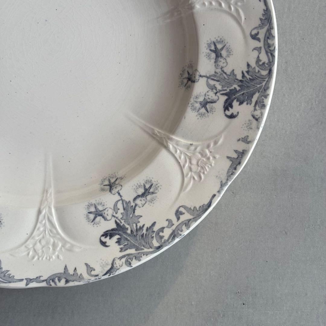 美品 フランスアンティークロンウィ ブルーグレーの美しい花絵とレリーフの深皿D