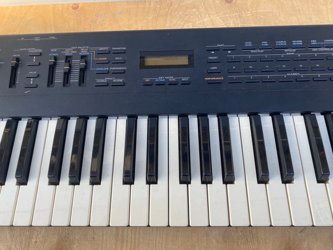 Roland JV-30 シンセサイザー　ジャンク品　中古品