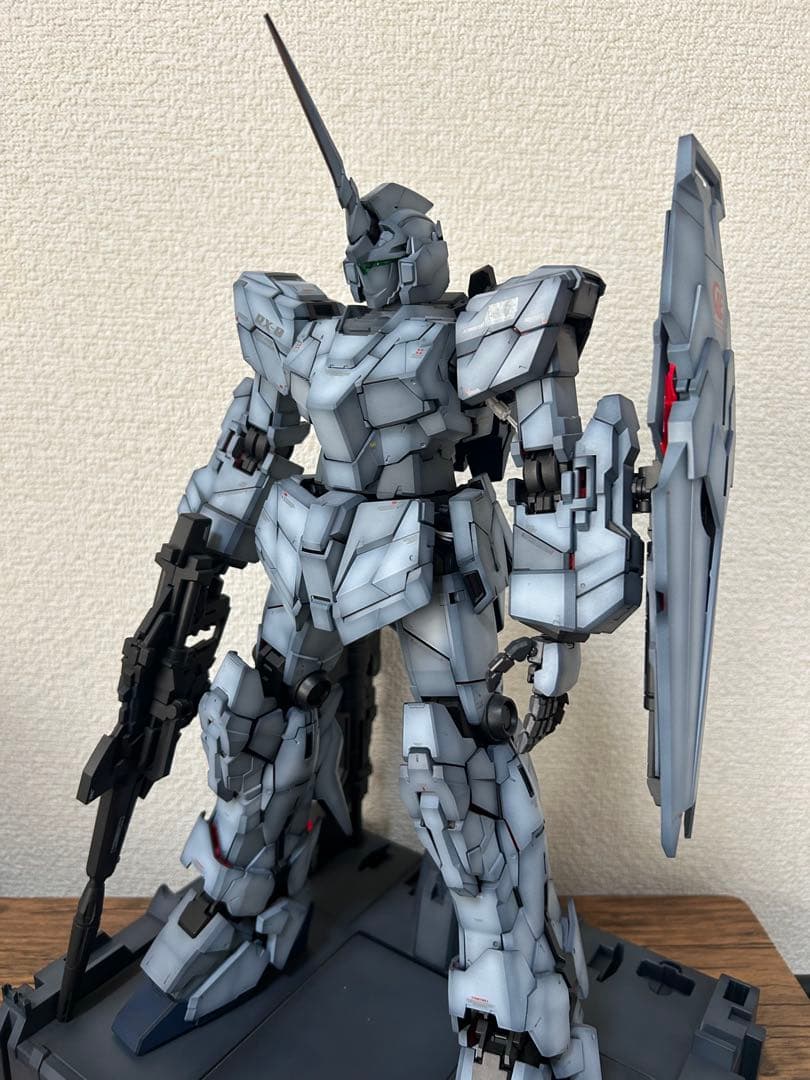 ガンプラ　PG ユニコーンガンダム　全塗装　完成品