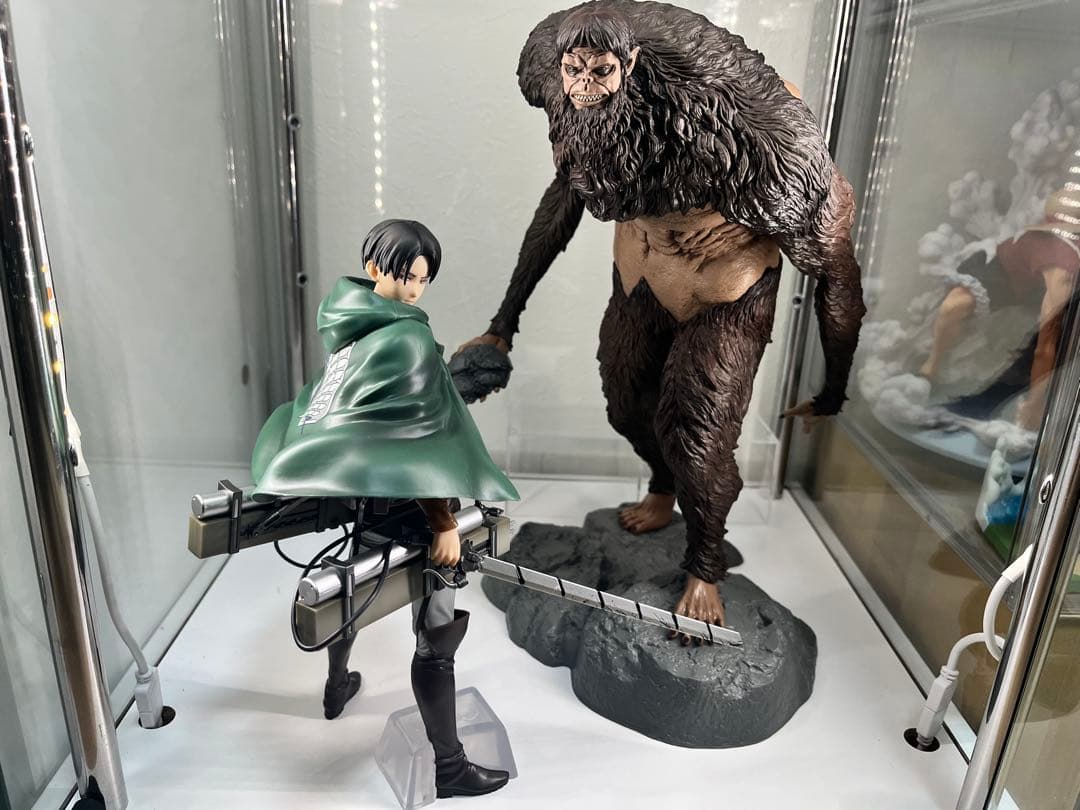 一番くじ 進撃の巨人A賞 獣の巨人 Ｂ賞リヴァイ　フィギュア