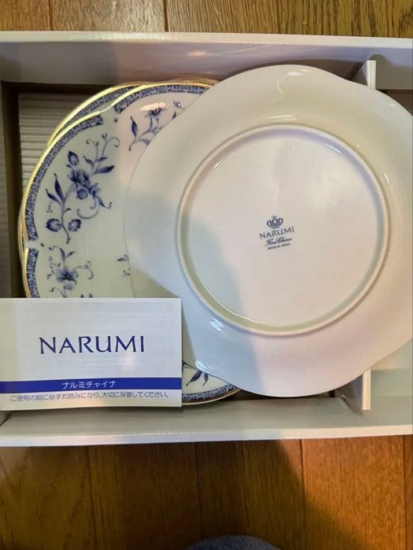 【新品未使用】NARUMI 花柄 丸型皿 10枚セット！