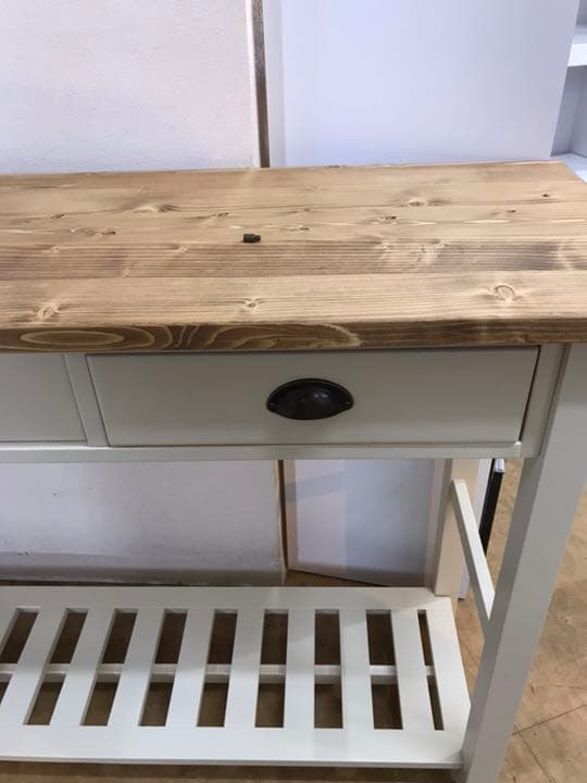 リコリス カウンターテーブル