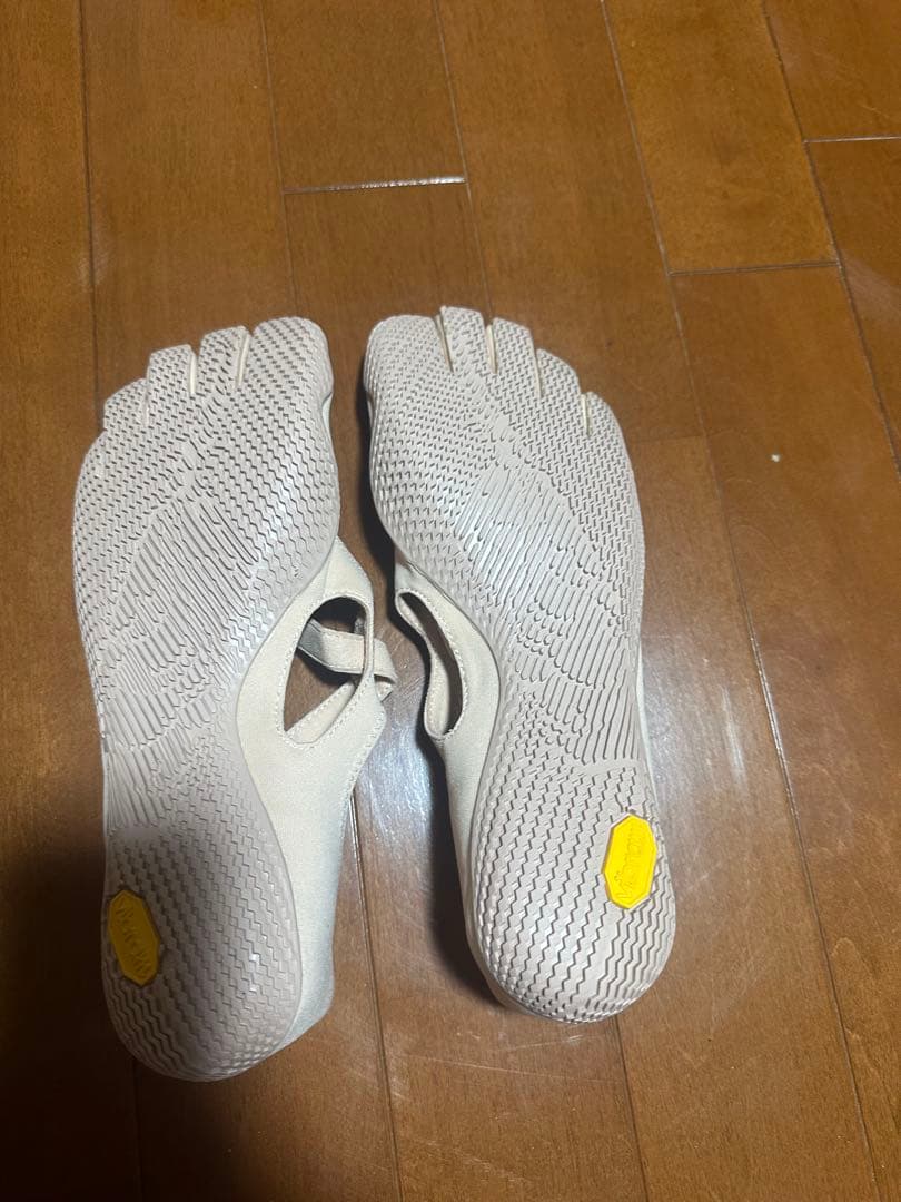 Vibram Jennie 同じ型　5本指の靴ヨガシューズ ピンク38