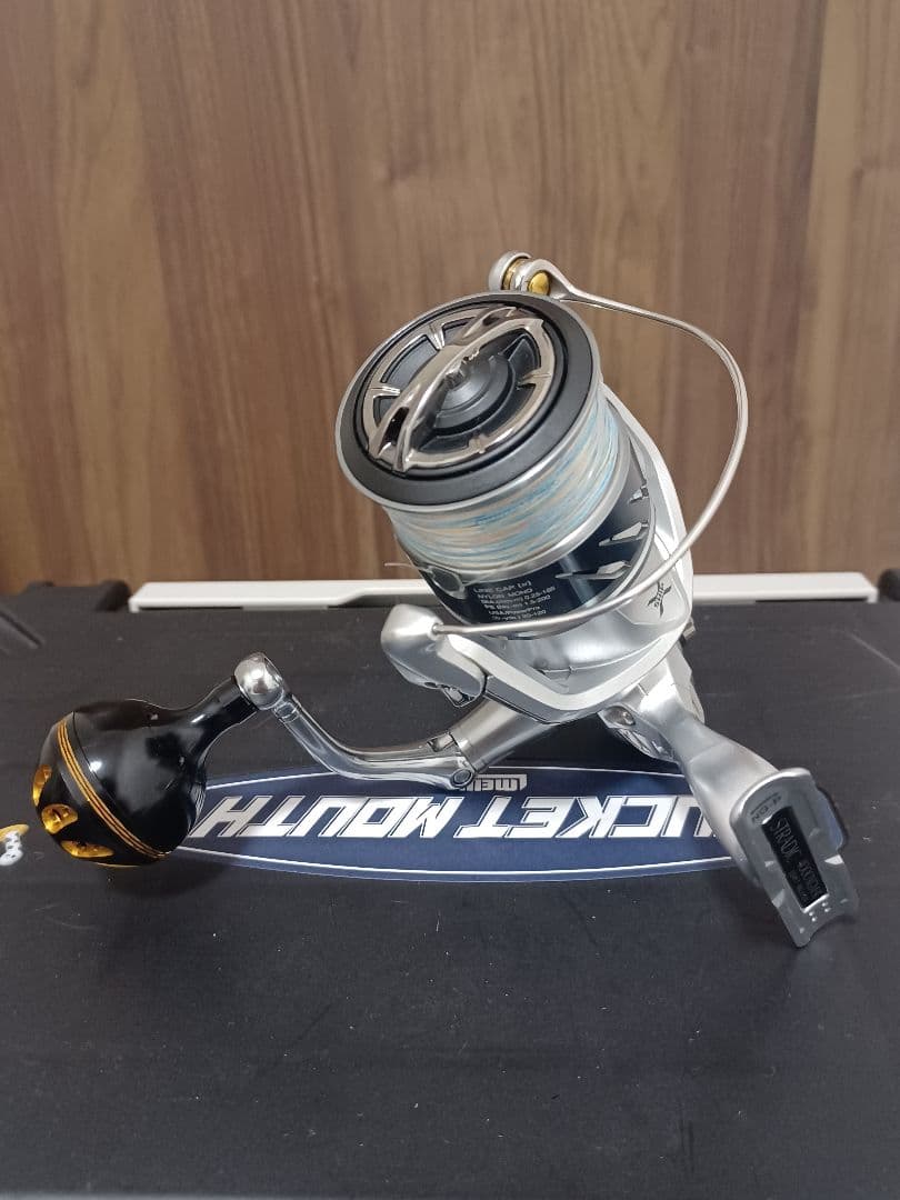 シマノ 15ストラディック4000XGM ゴメクサスハンドルノブ