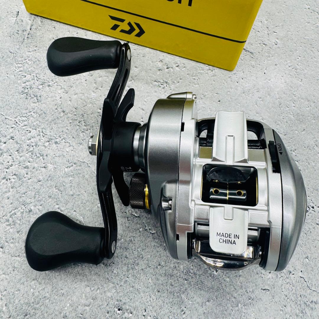 Daiwa ダイワ BASS X100H ベイトリール シルバー