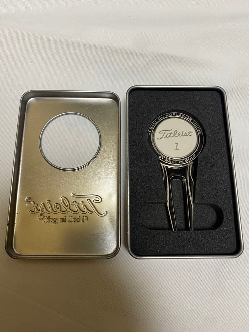 Titleist ゴルフマーカー ティー付き