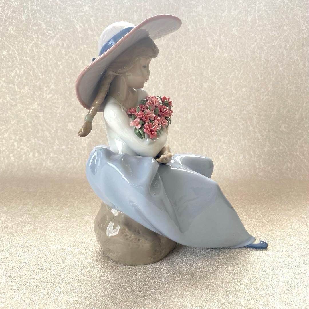 LLADRO リヤドロ 『 花の香りに包まれて 』 置物