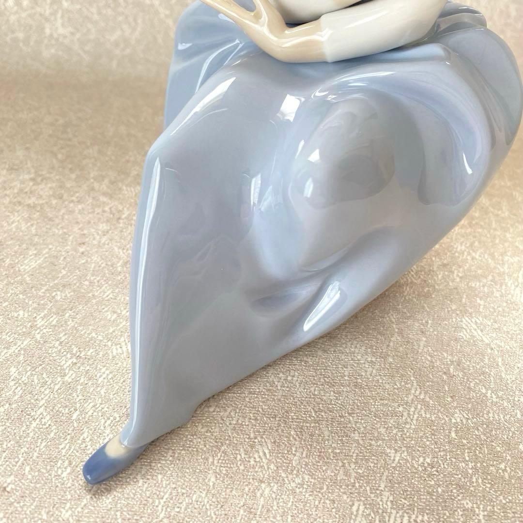 LLADRO リヤドロ 『 花の香りに包まれて 』 置物