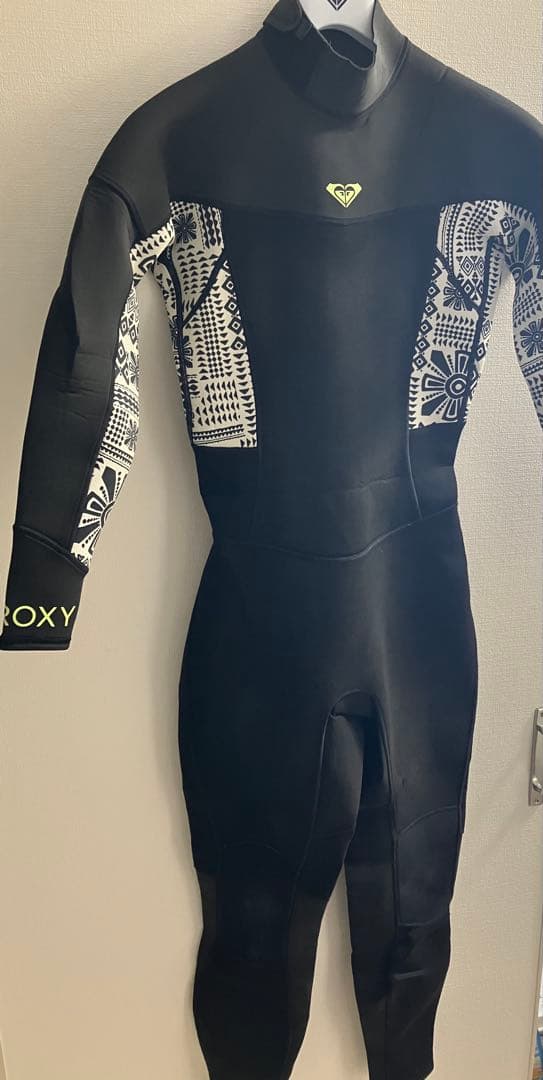 ROXY（ロキシー）バックジップフルスーツ　2ミリ　Lサイズ　ハンガー付き