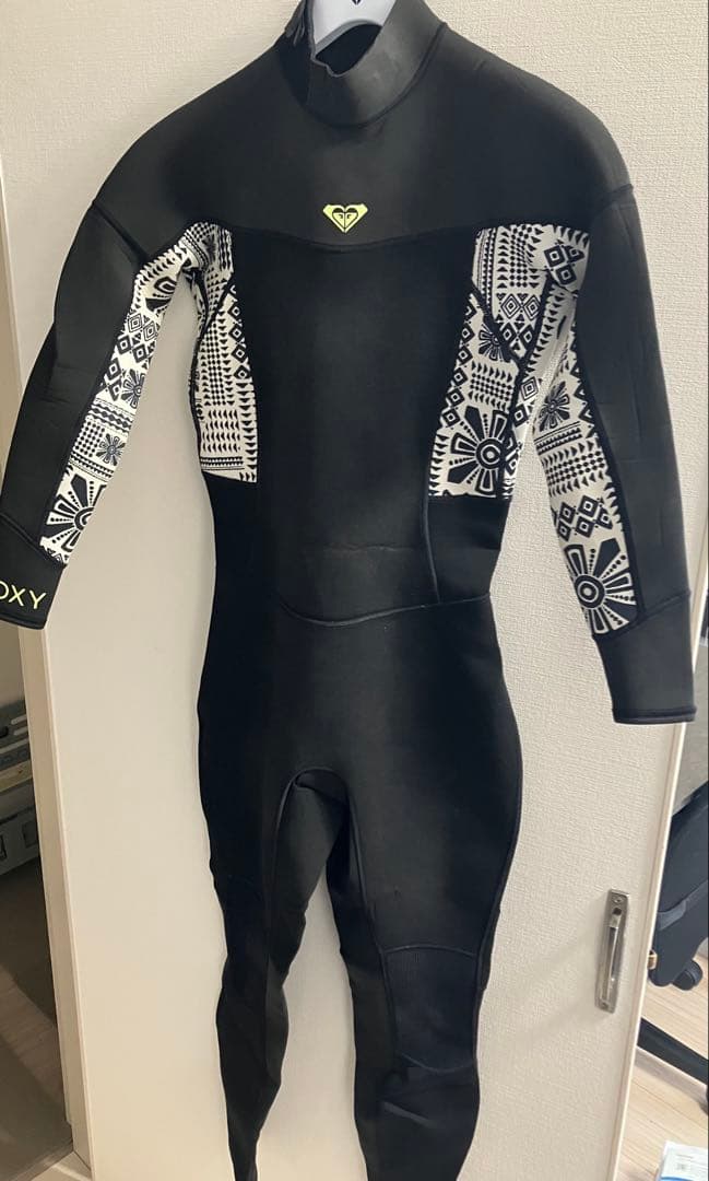 ROXY（ロキシー）バックジップフルスーツ　2ミリ　Lサイズ　ハンガー付き