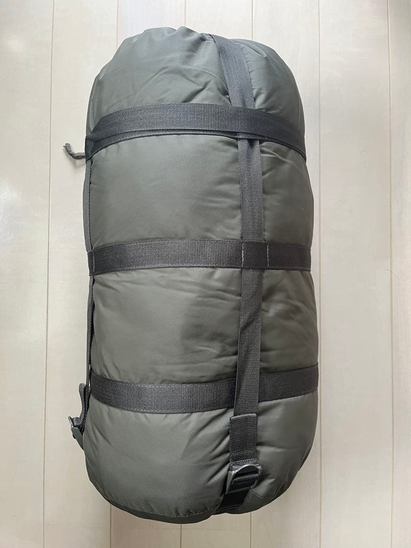 カリンシア　CARINTHIA DEFENCE 4 寝袋 Mサイズ